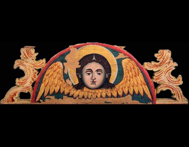 Ξυλόγλυπτο τμήμα κορνίζας προσκυνηταρίου, που απεικονίζει μορφή Αγγέλου. 19ος αι.      ----      Part of an iconostasis frame with an angel form, 19th c.